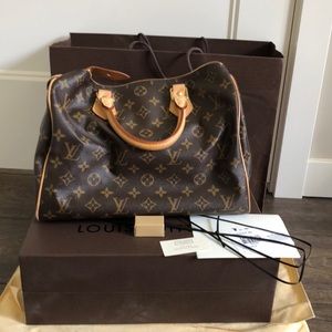 Louis Vuitton Speedy 30 monogram purse like new
